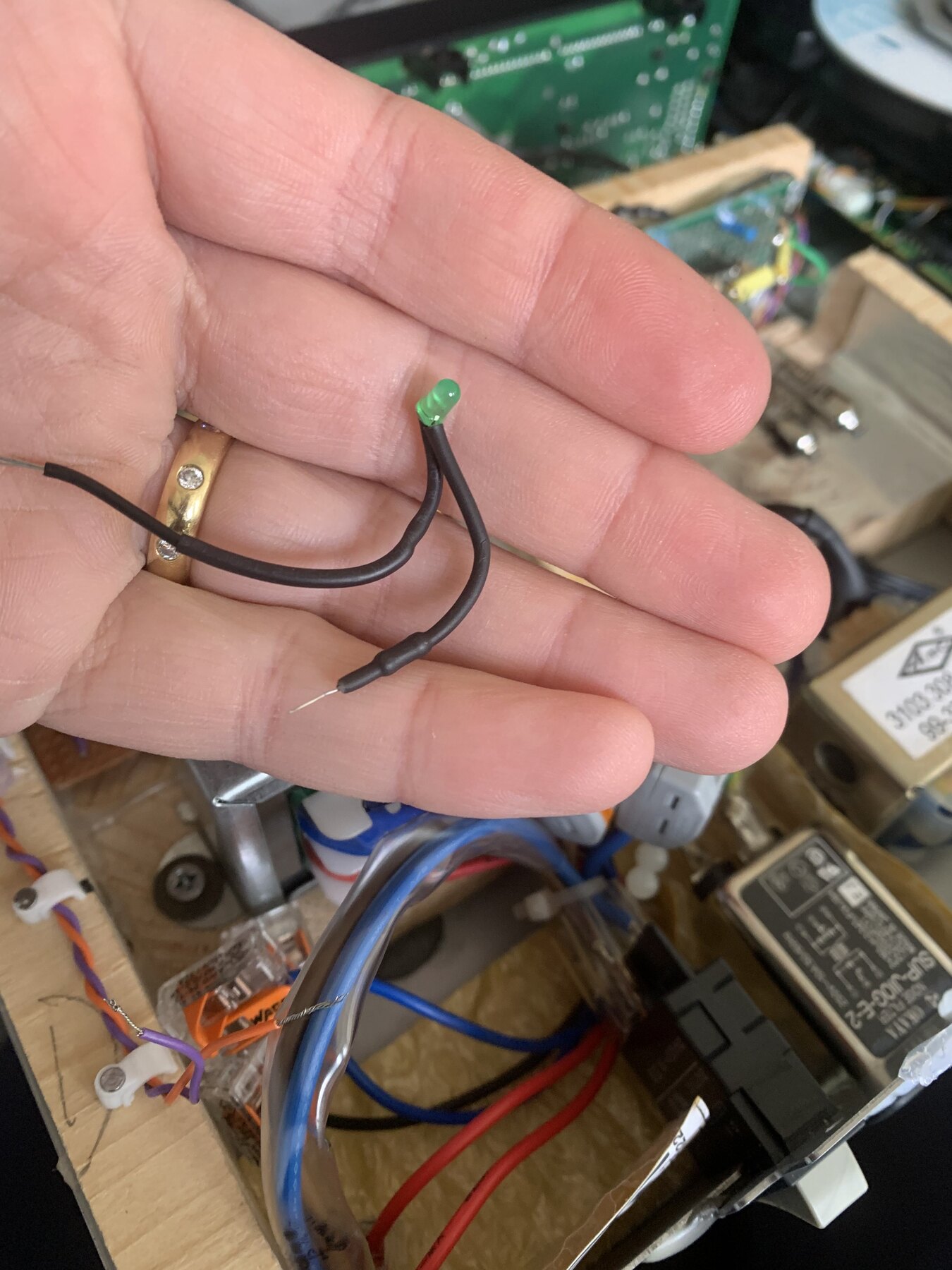 MikroLampizator green LED wiring during the build